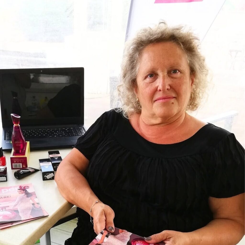 Maria Rosa Avon Leader